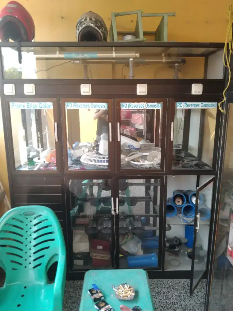 Juala etalase isi ulang bekas masih bagus kokoh, bahan alumanium