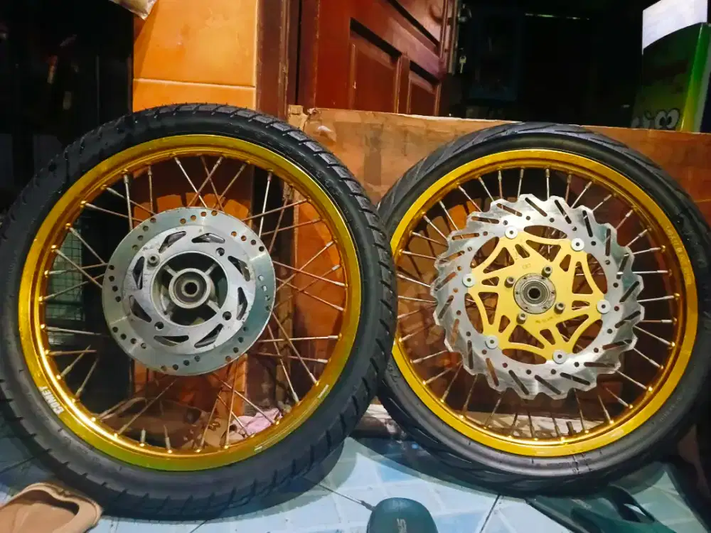 Di mahar aja pelek merek Comet, ex ninja RR full set tinggal pasang