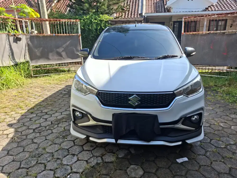 Ertiga hybrid twotone km low