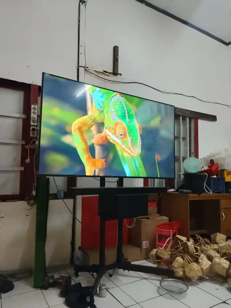 TV 65 LED Samsung Lengkap Soundbar dan Stand