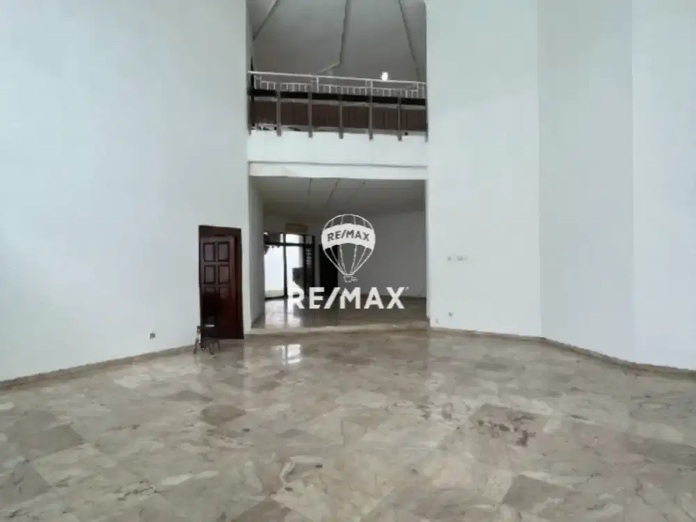 Dijual Rumah Besar Di LT 745 LB 950 Jl. Bangka II Dengan Swimming Pool Siap Huni