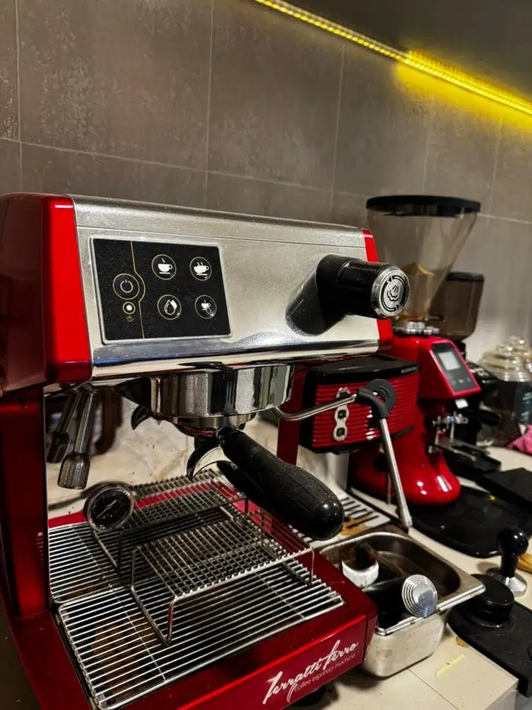 Mesin espresso dan grinder