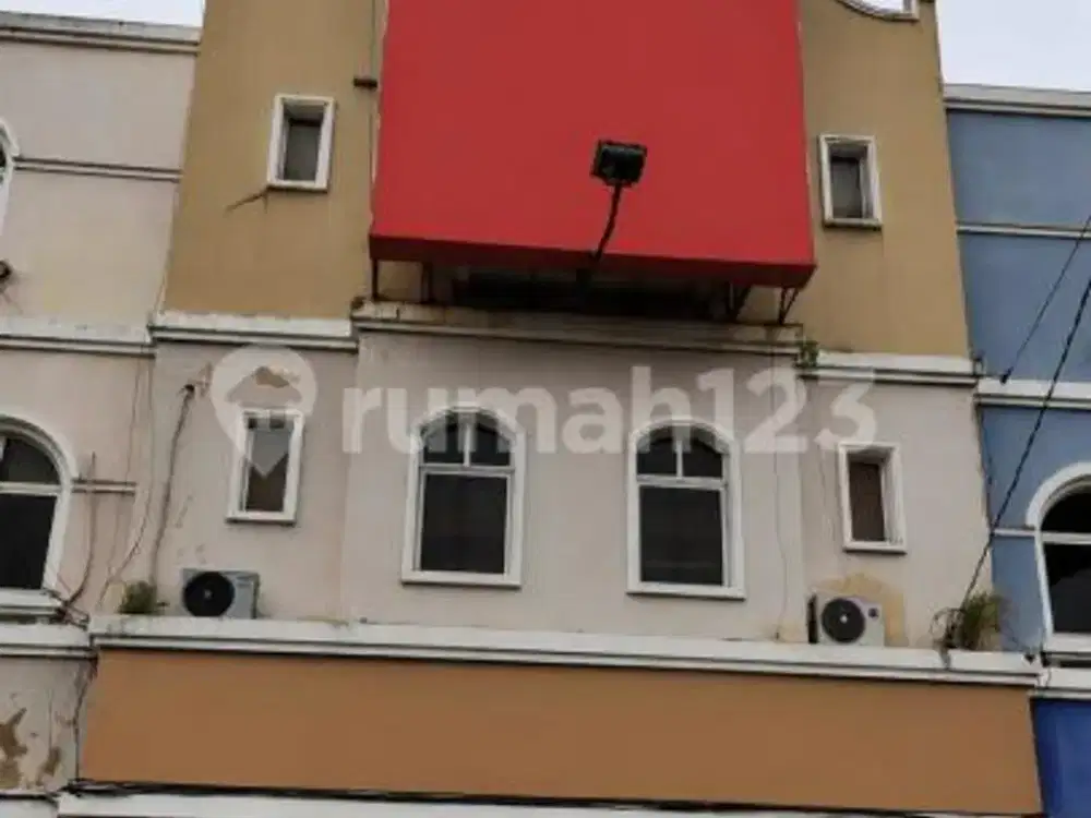 Ruko 3 Lantai Semi Furnished Komplek Casa Grande Maguwoharjo Sleman Yogyakarta
