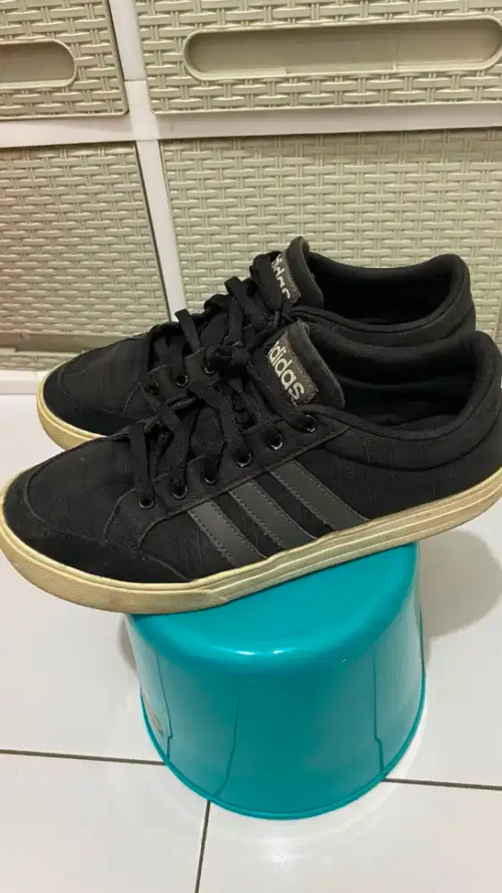 SEPATU ADIDAS HITAM SIZE 43