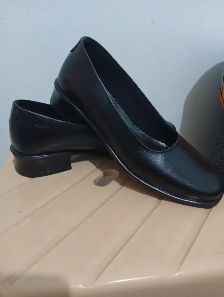 Sepatu pantofel wanita size 36 baru dipake 1kali