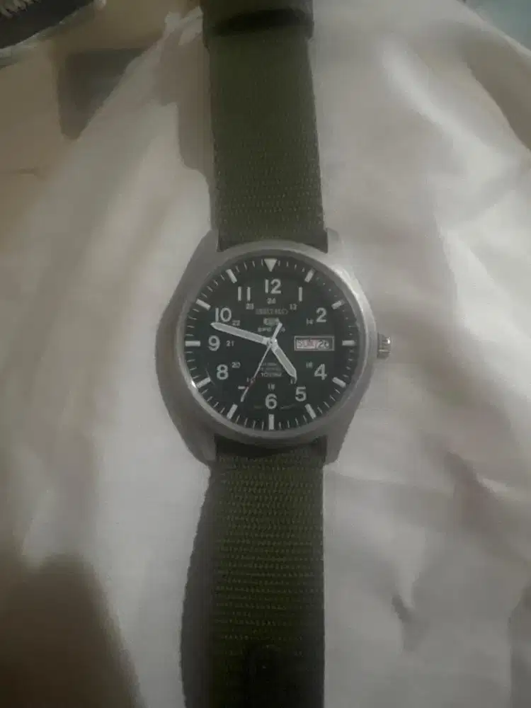 Seiko 5 sports automatic 23 jewels 100m