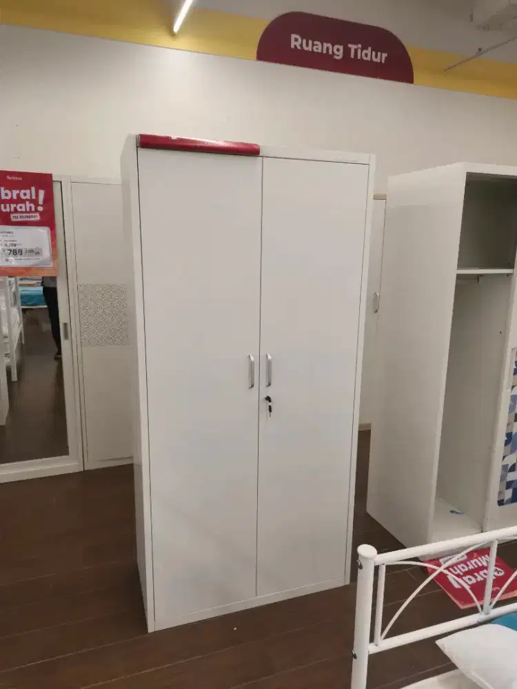 Lemari bahan metal minimalis