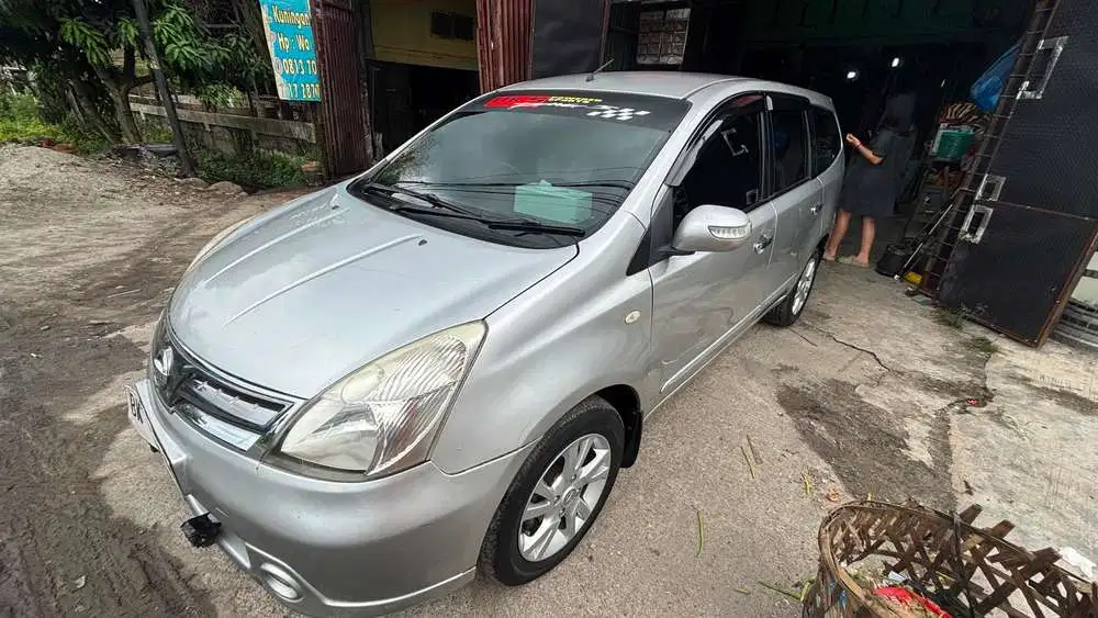 Nissan Grand livina 2012 Bensin