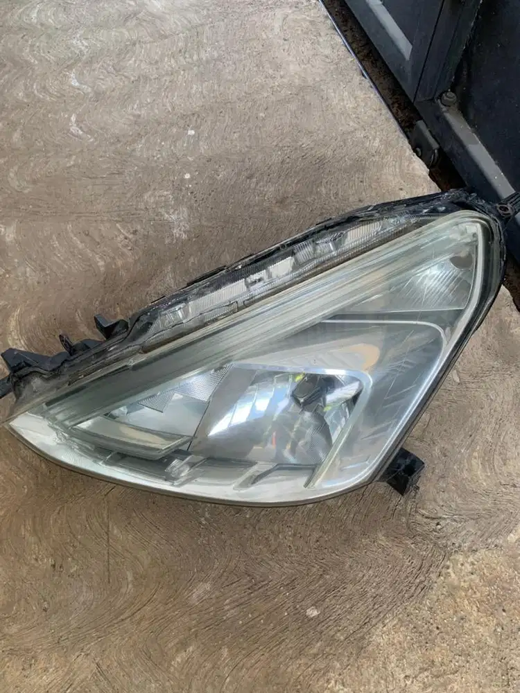 Headlamp grand livina 2014