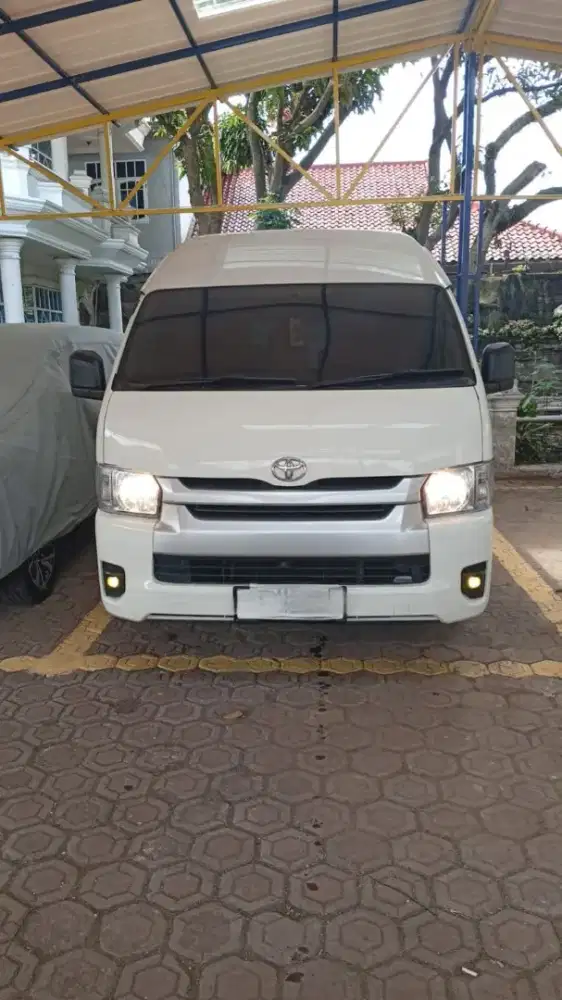 Hiace commuter 2023