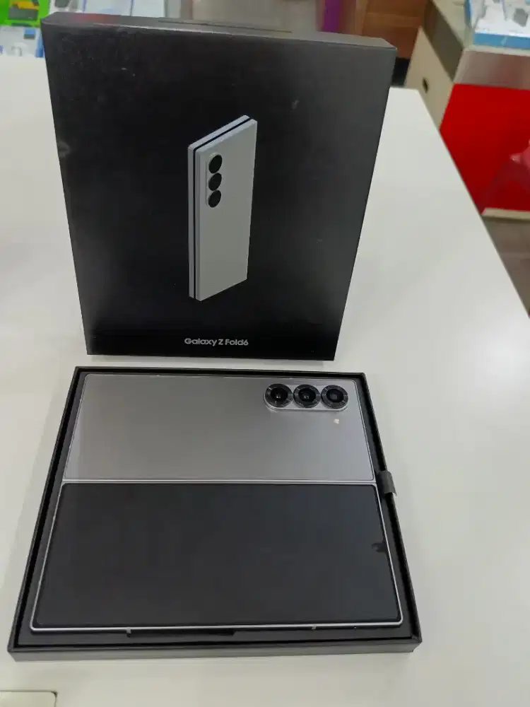 Samsung Z fold 6 12/512,belum pernah bongkar,no minus,seperti baru