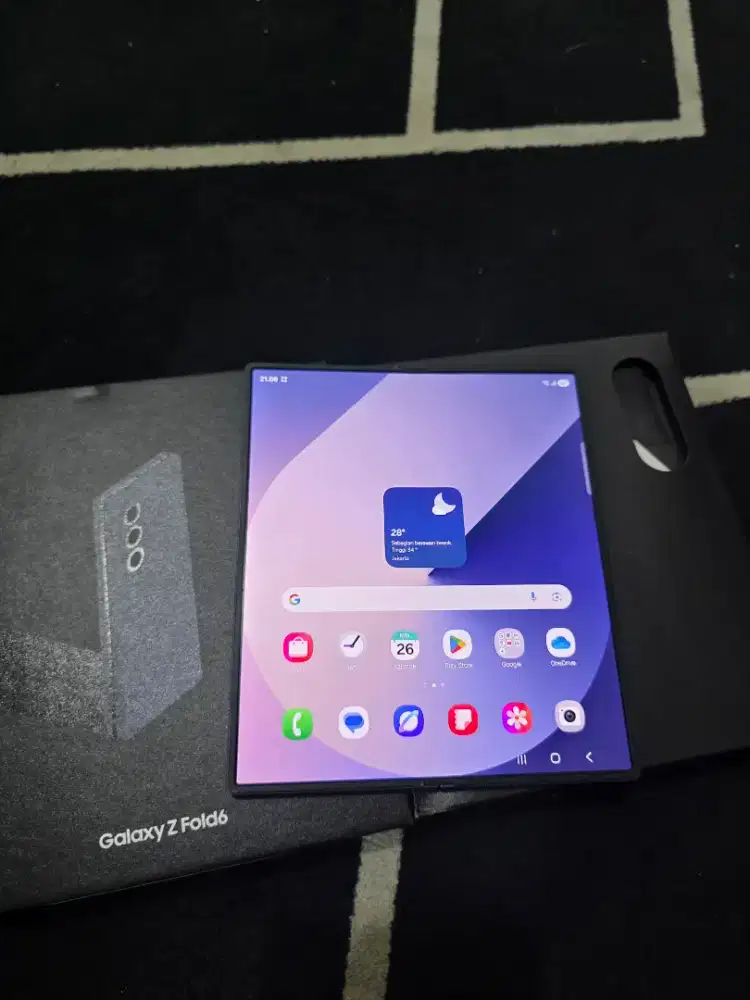 Samsung Z Fold 6 5G 12/512GB lengkap Normal
