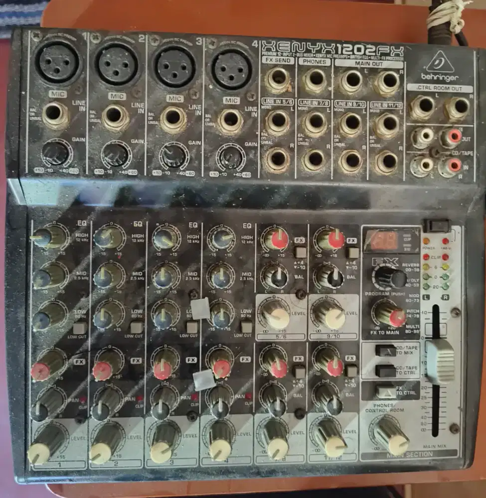 Mixer behringer zenyx 1202 fx
