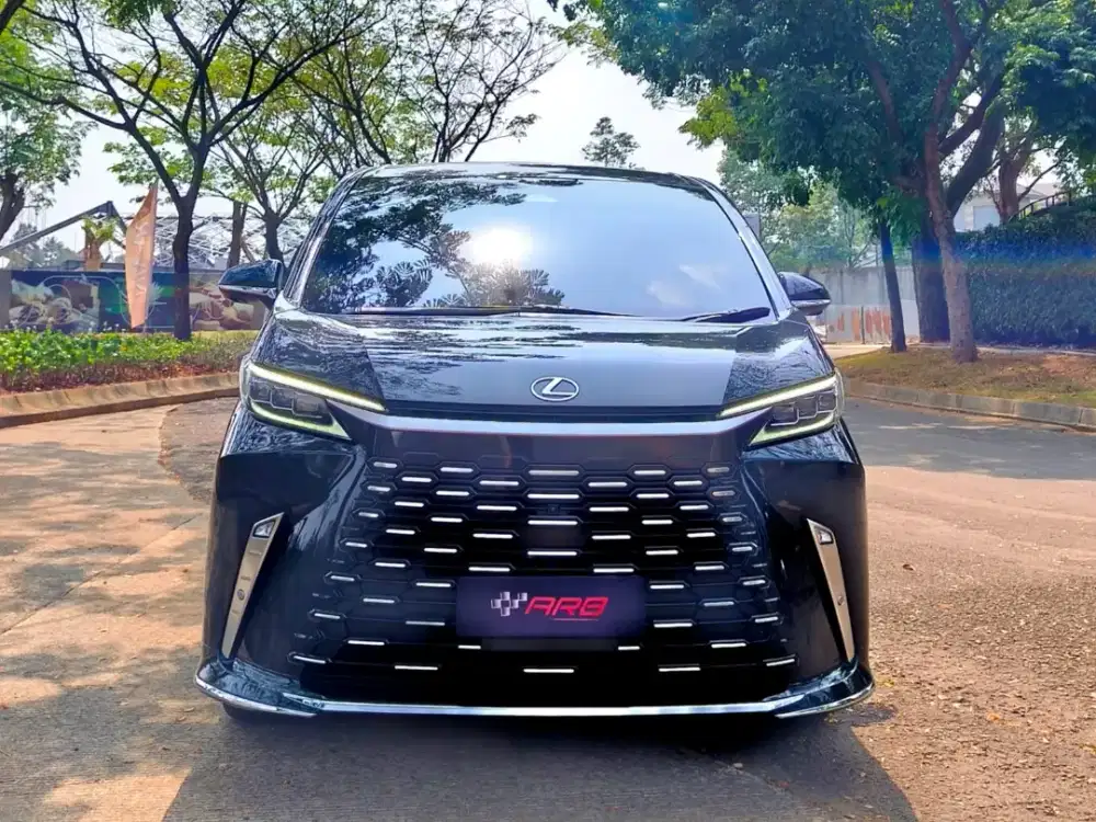 Lexus LM350h 2.5 AT 2024 (7 Seater)