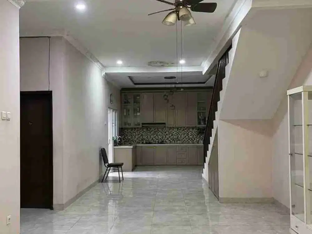 Di jual cepat rumah full renov 2,5 lantai di cluster ifolia harapan indah.