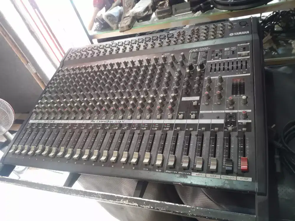 Power mixer Yamaha emx5000-20