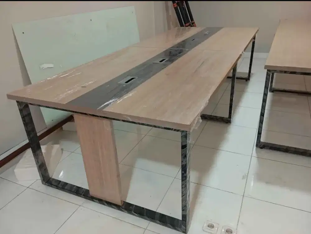 Meja kantor/meja meeting/meja makan