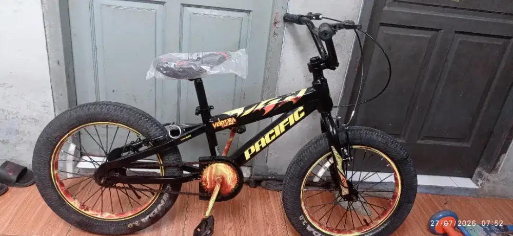 SEPEDA BMX PASIFIC BAN DONAT UK 18
