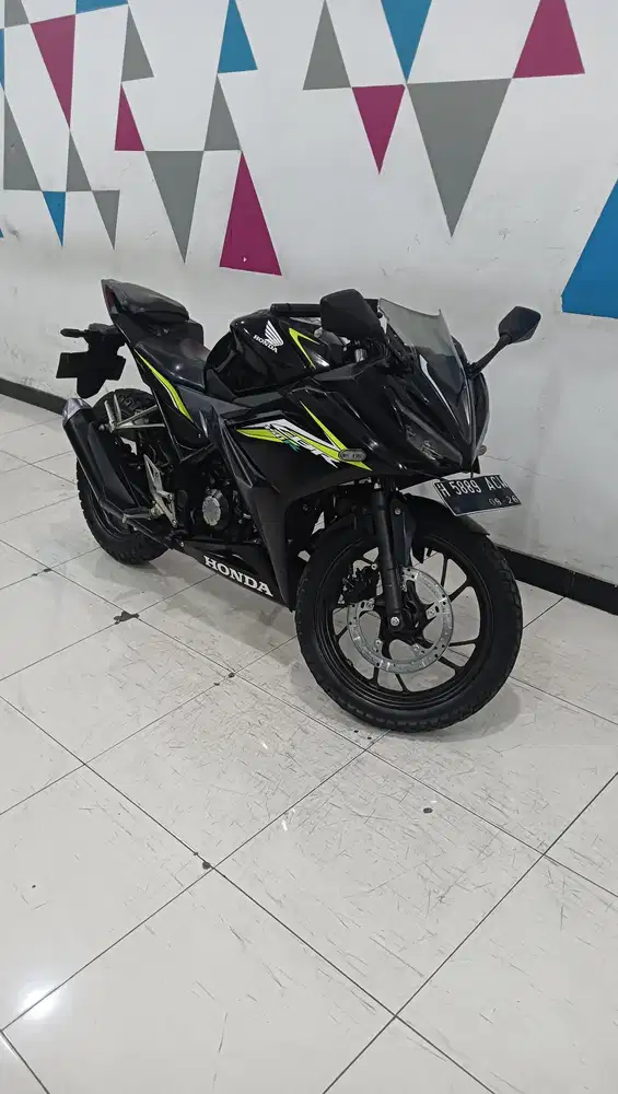 Honda New CBR 150R Facelift 2016 Dp.100 ribu