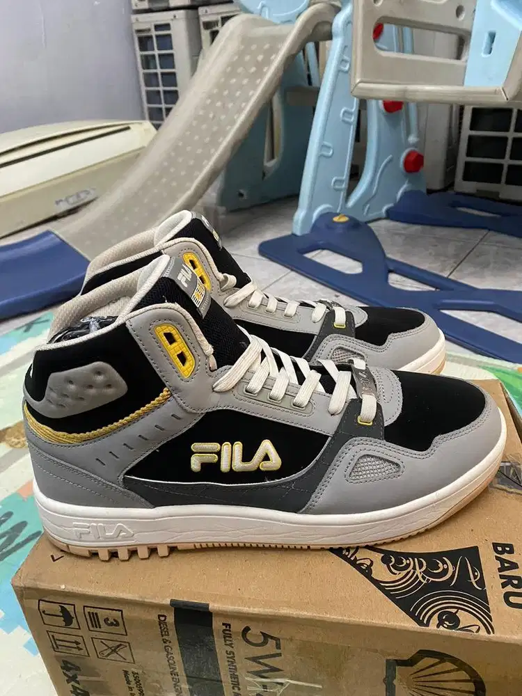 Sepatu fila glory mild size 44 mulus
