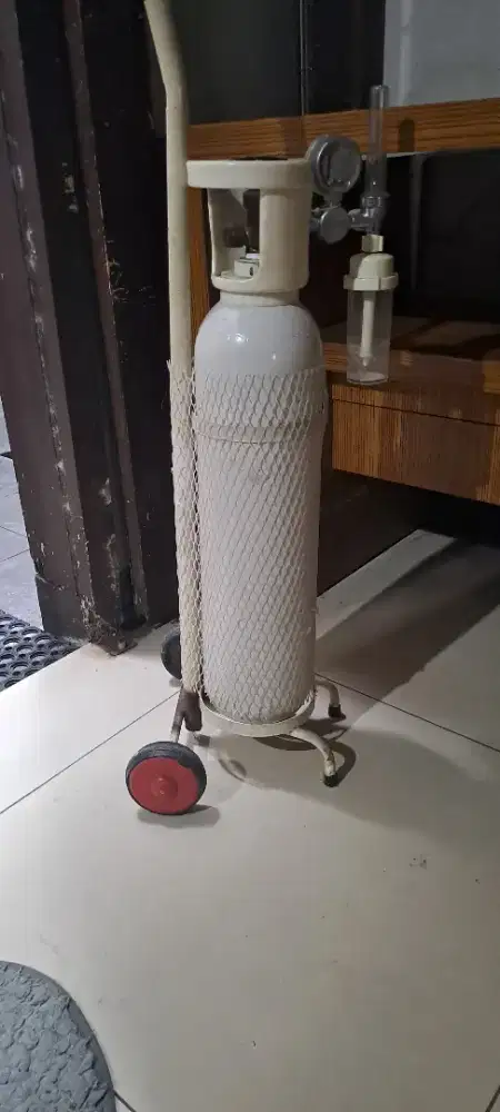 Tabung oksigen bekas