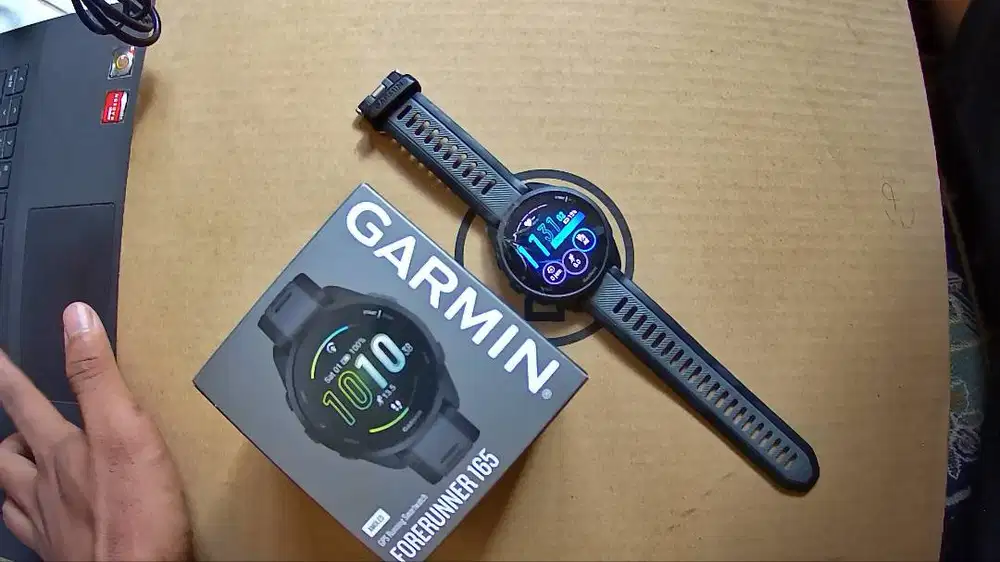 Garmin Forerunner 165 - Fullset Original (Kondisi Minus Display Retak)