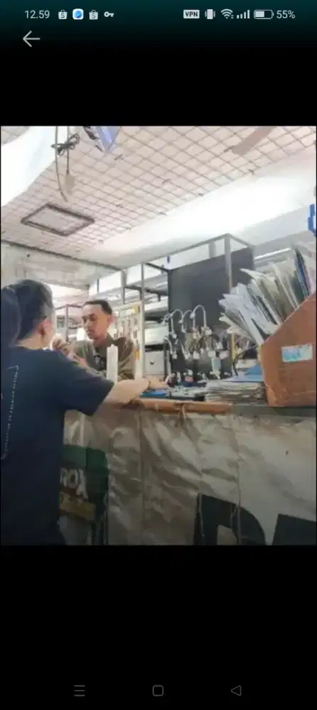 PEGAWAI CEWEK SERABUTAN TOKO BANGUNAN