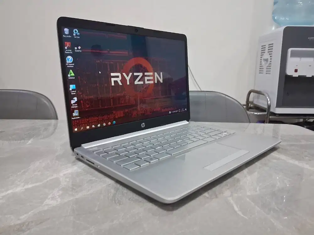 HP 14s AMD A9 8GB SSD Bonus HDD 500GB Radeon R5 5 Compute 3,10GHz