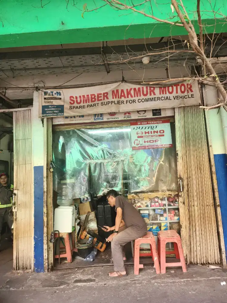 Butuh karyawan laki sebagai helper ambil barang