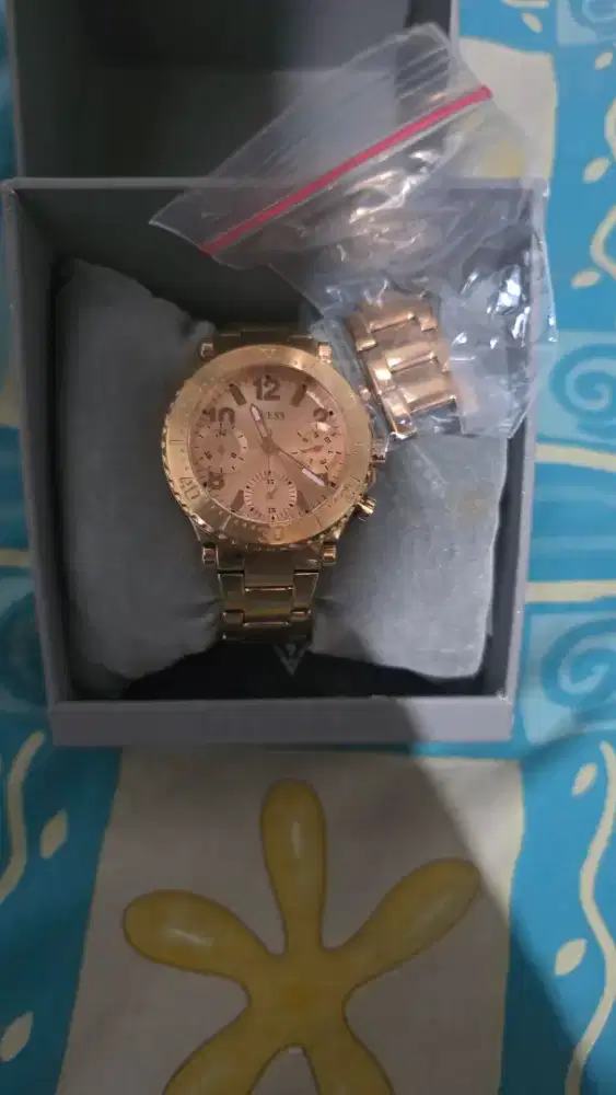 Jam Guess Wanita