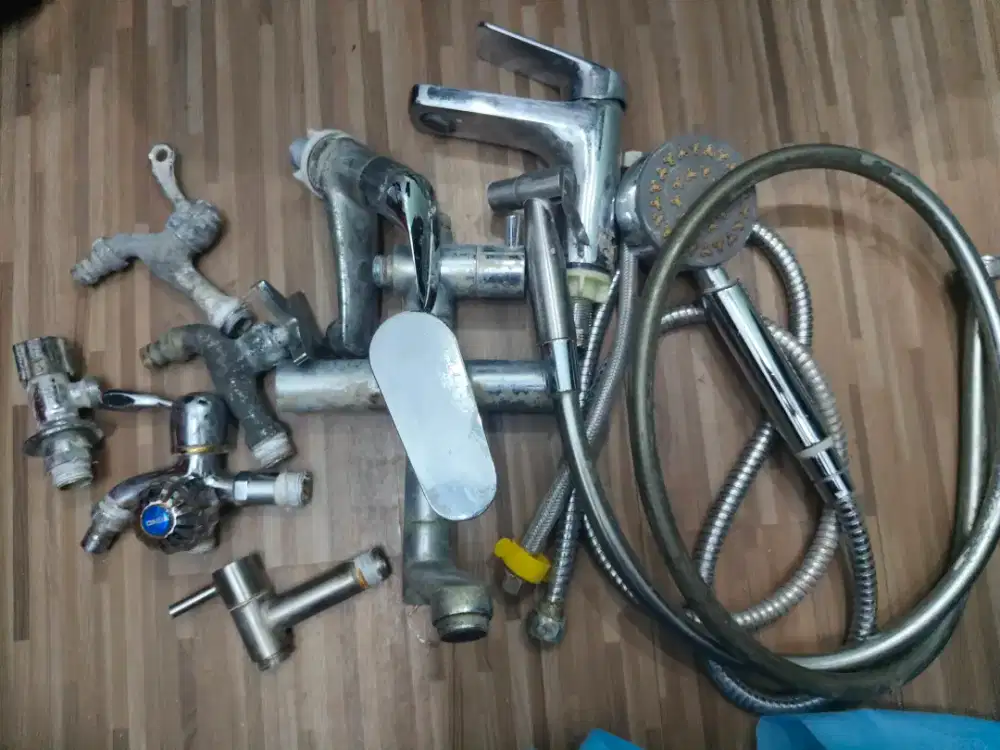 Dijual keran air. stop keran. Flexsibel shower. Masih bagus  normal