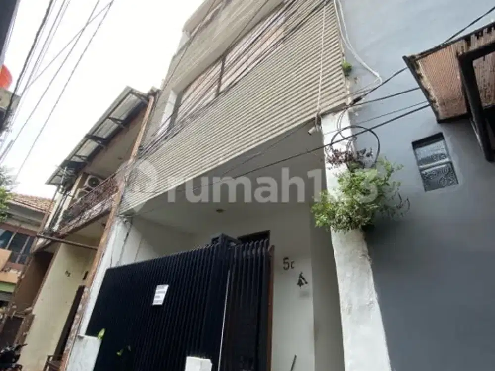 Jual Rumah Kos 3 Lantai di Salemba, Hak Milik, Rp 2,5 M Nego