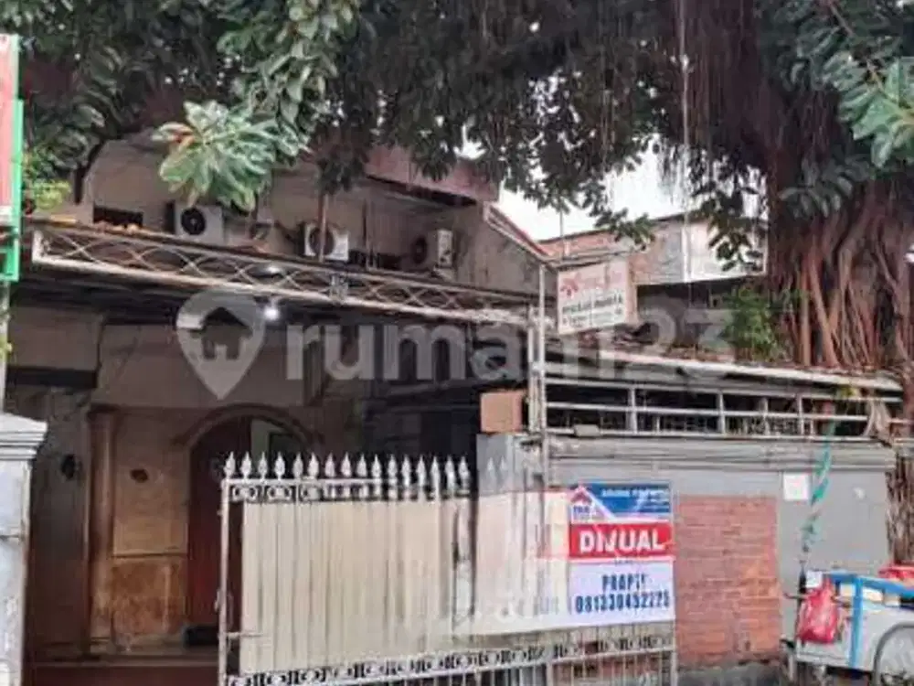 Rumah Tua Hitung Tanah Lokasi Strategis Pinggir Jalan Ramai Cocok untuk Usaha Kos-An