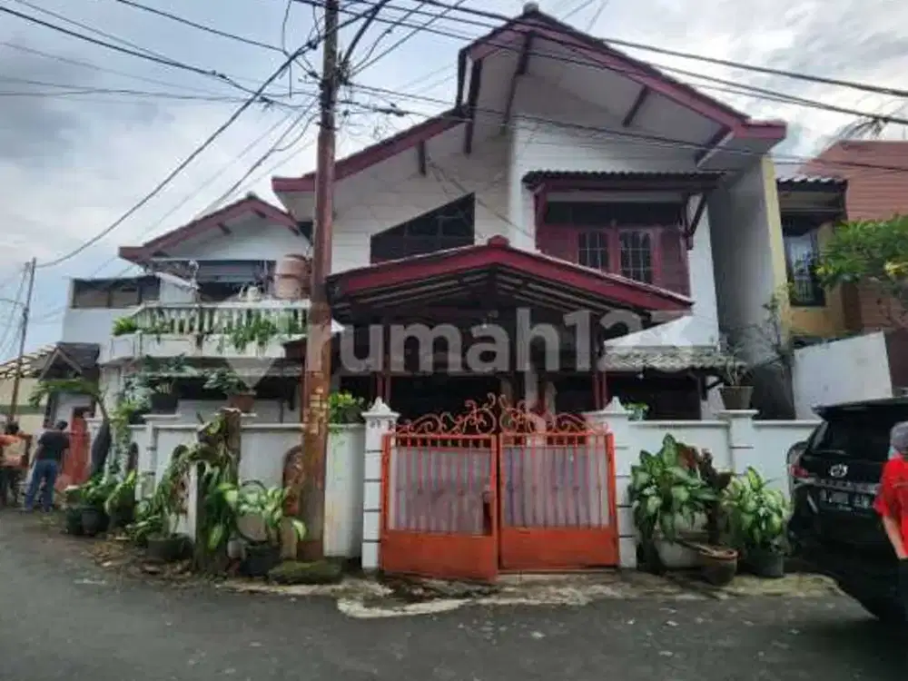 Rumah 2 Lantai di Slipi, Luas 220M2, Hak Milik, Rp 6 M Nego, di Hook Hadap Timur