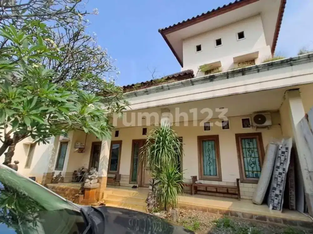 Rumah Sewa Kemanggisan Ilir Luas 600m2, Banyak Kamar, Jalan Lebar 2 Mobil