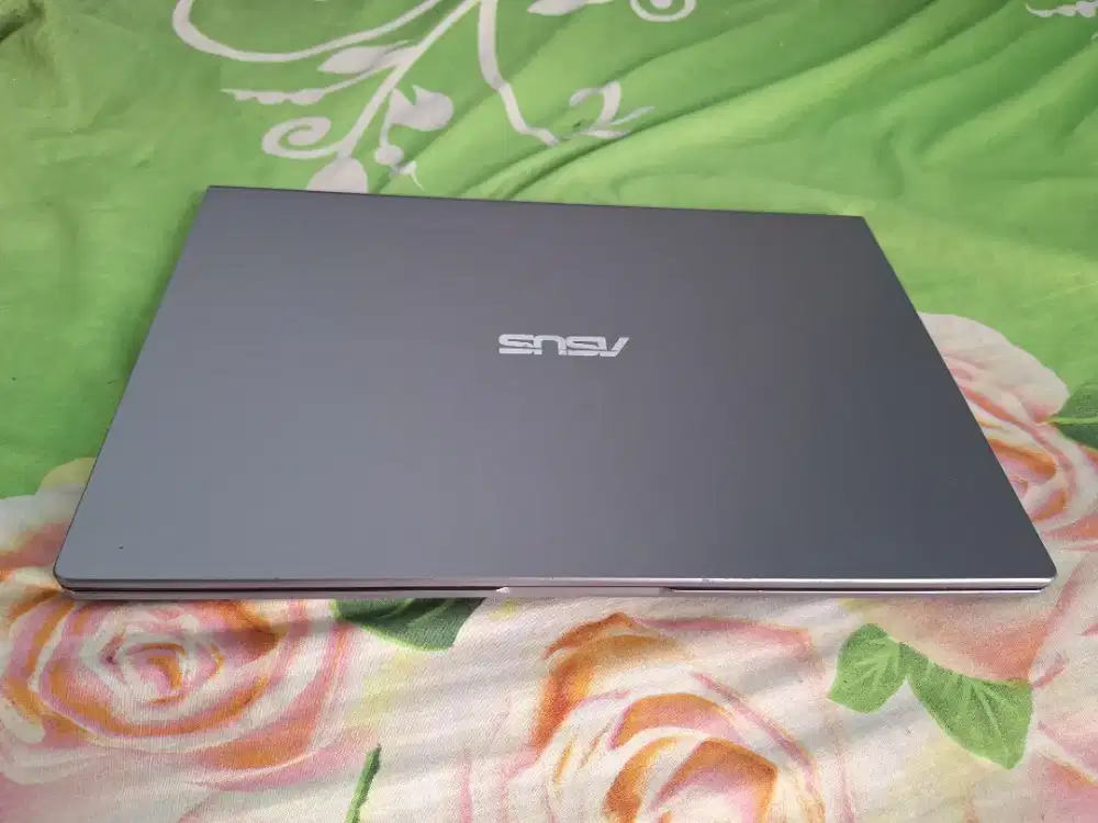 Bismillah di jual laptop asus vivobook reyzen3 slim ram 8gb kondisi ok
