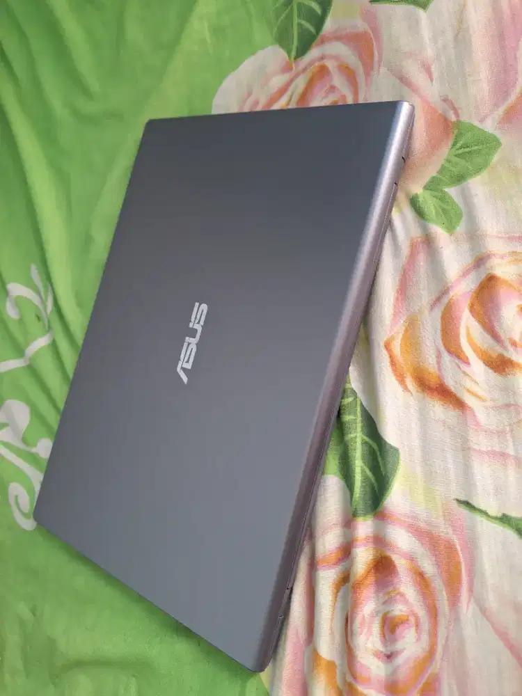 Bismillah di jual laptop asus vivobook reyzen3 slim ram 8gb kondisi ok
