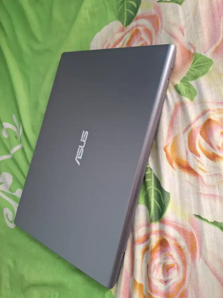 Bismillah di jual laptop asus vivobook reyzen3 slim ram 8gb kondisi ok
