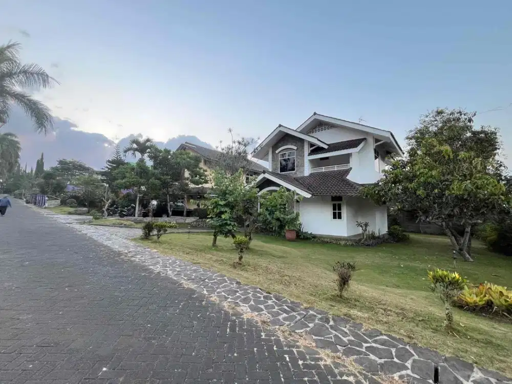 Dijual Rumah Mewah 2 Lantai di Tengah Kota Batu – 2 Menit ke Museum Angkut & Jatim Park 1