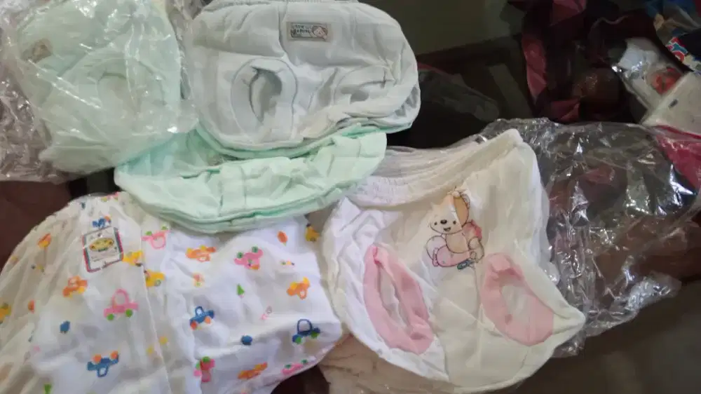 Celana bayi baru