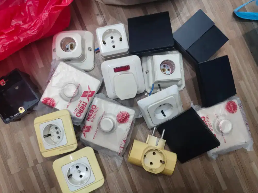 Dimmer lampu steker, stop kontak, barang sesuai di foto masih bagus