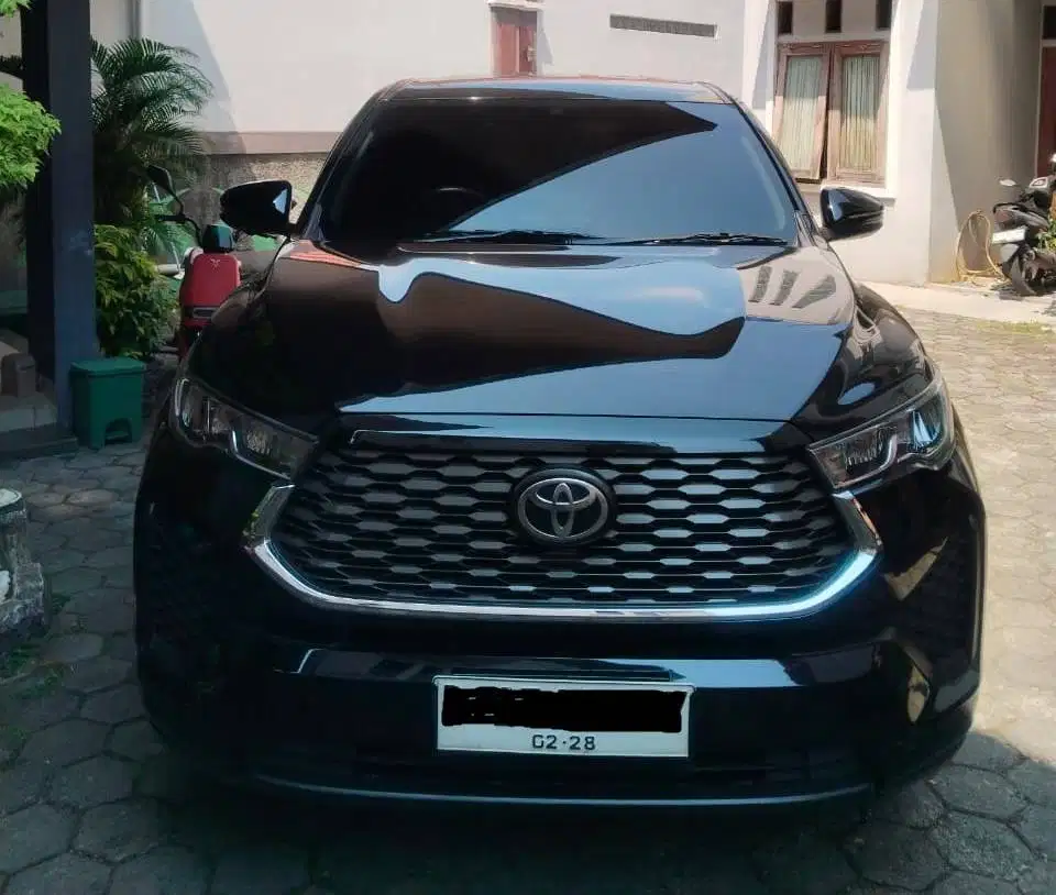 INNOVA ZENIX V - HITAM