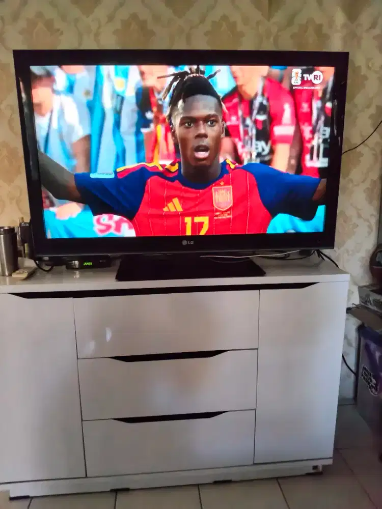 Tv LG LCD 42 inchi kondisi Normal dan jarang pakai.