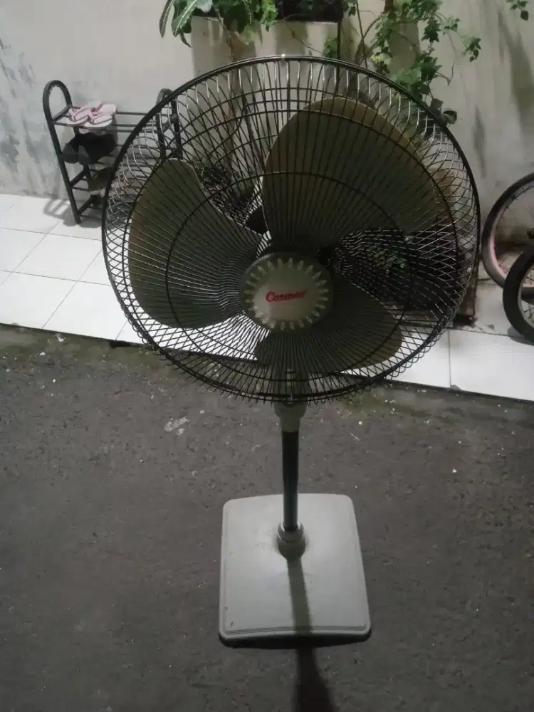 Kipas angin cosmos 16 inci