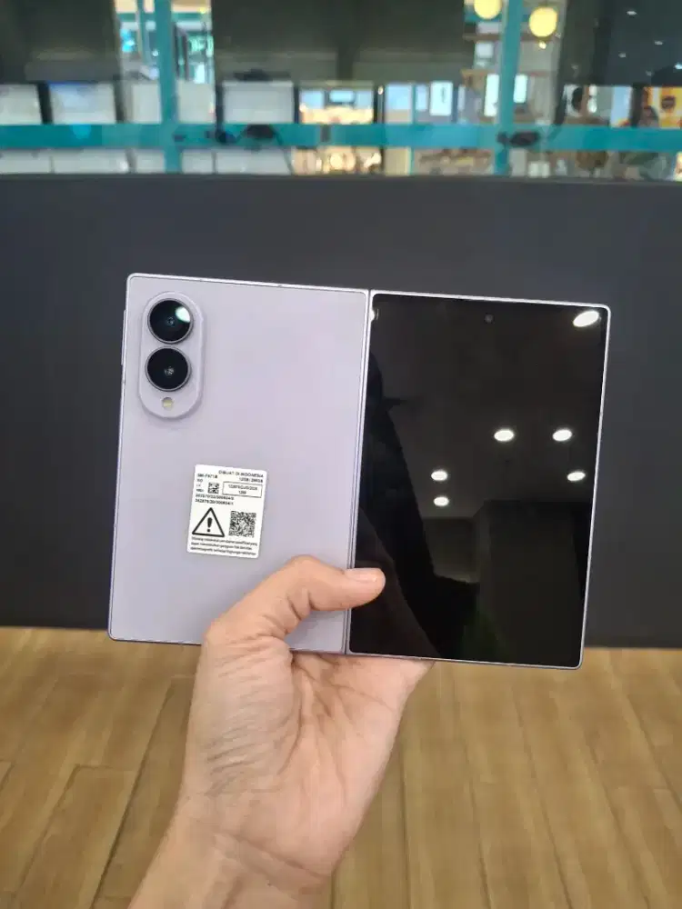 Samsung Z Fold 8 Free 1-2x cicilan