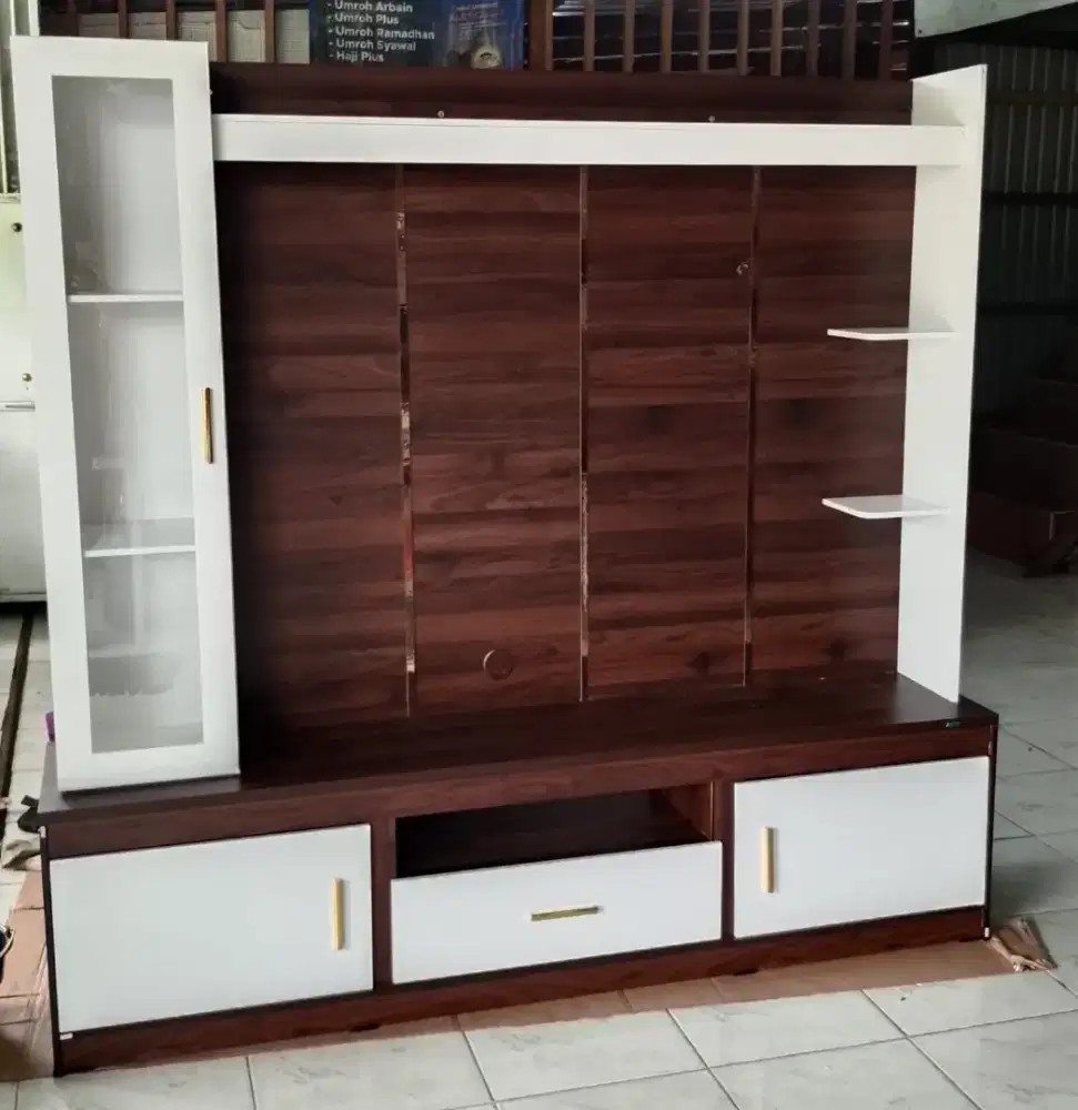 Lemari TV jumbo