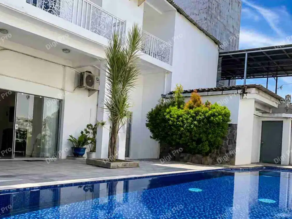 Jual Rumah Lengkap Kolam Renang, Jl. Tupai. Pusat Kota Makassar