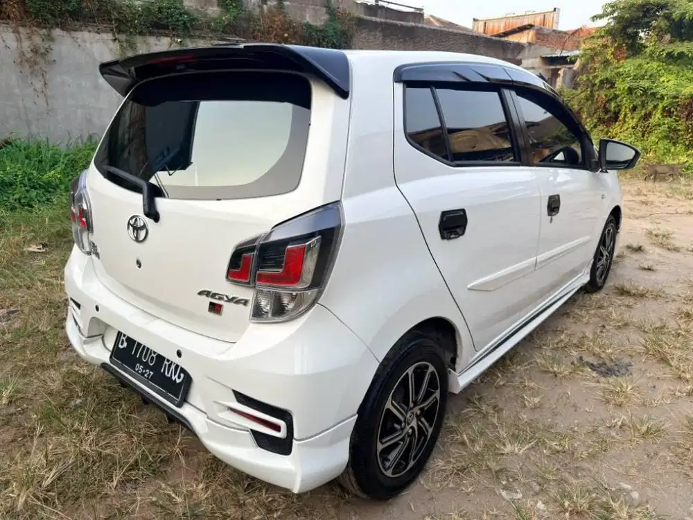 agya GR sport at 2022 putih km low