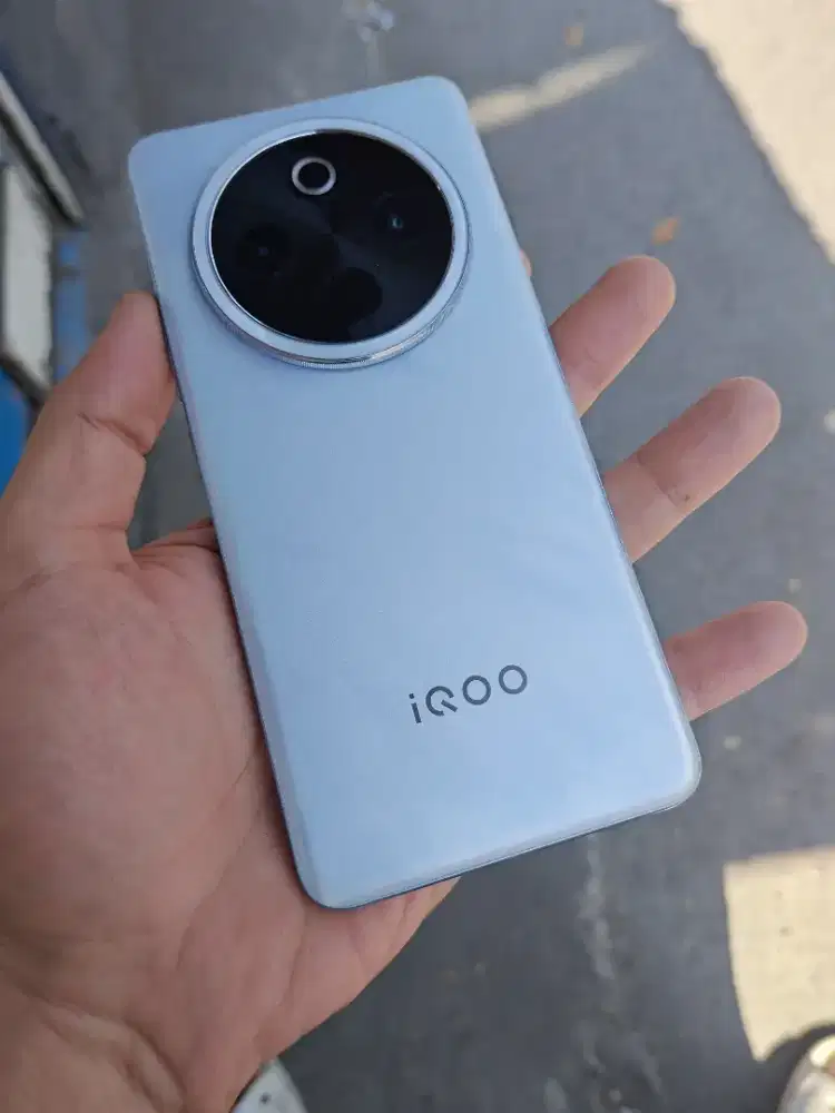 Iqoo z10 12/256 5G byk dicari resmi Indonesia
