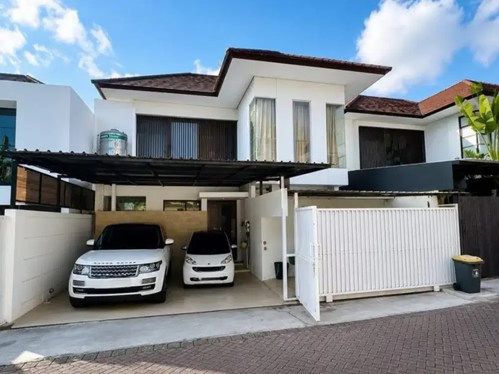 Rumah Modern Eksklusif Dijual di Komplek Expat Kerobokan, Kuta
